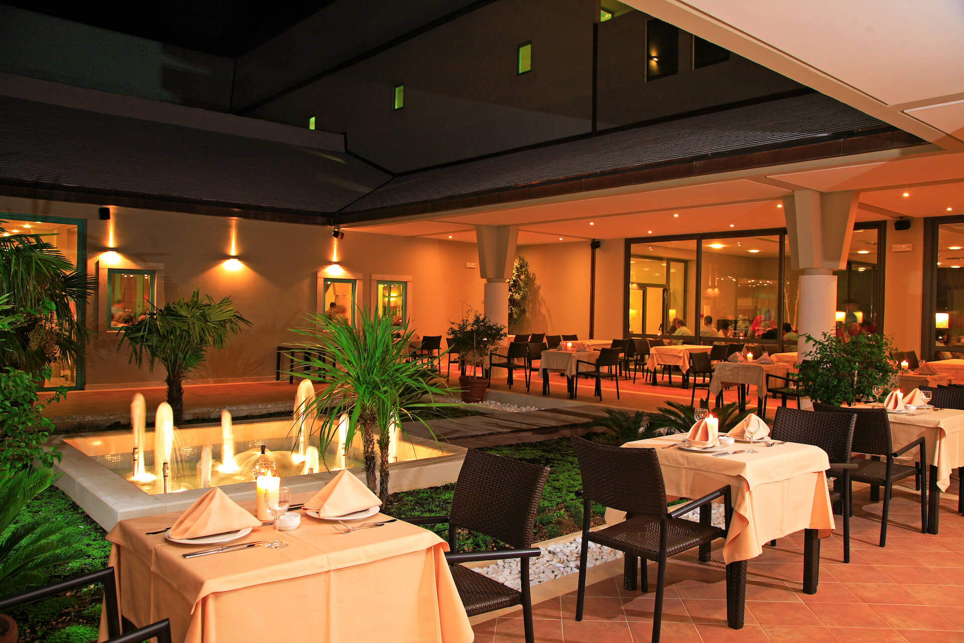 BRE_restaurant_atrium